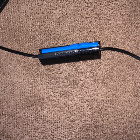 PlayStation Com’s Head Bud (Party Chat Only) - Picture 2 of 7